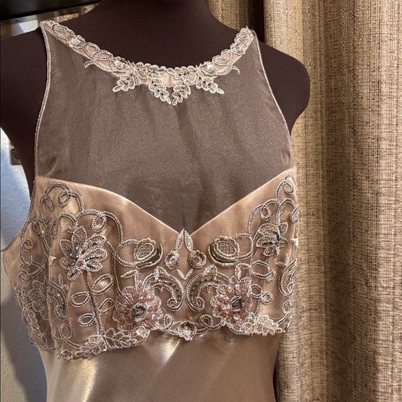 Vintage Betsy&Adam By Jaslene, elegant floral lace beige maxi gown. Size 11-12. - Picture 1 of 17
